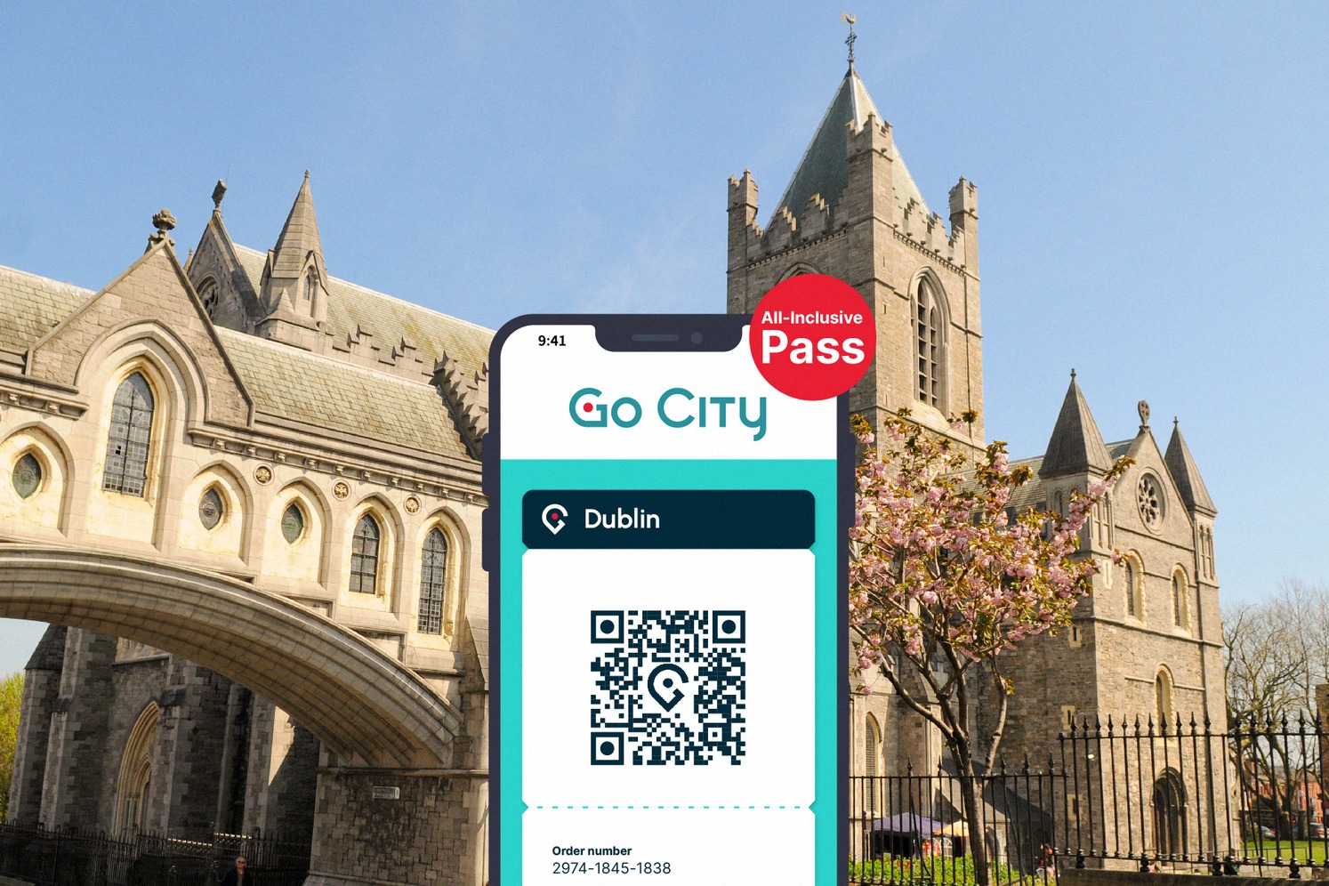 Go City Dublin All-Inclusive Passin markkinointikuva, jossa älypuhelinmalli ja QR-koodi Christ Church Cathedralin edessä.